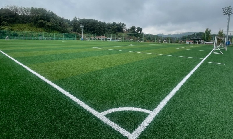 02-1 청주시 옥산생활체육공원 축구장 인조잔디로 교체 완료_사진.jpg