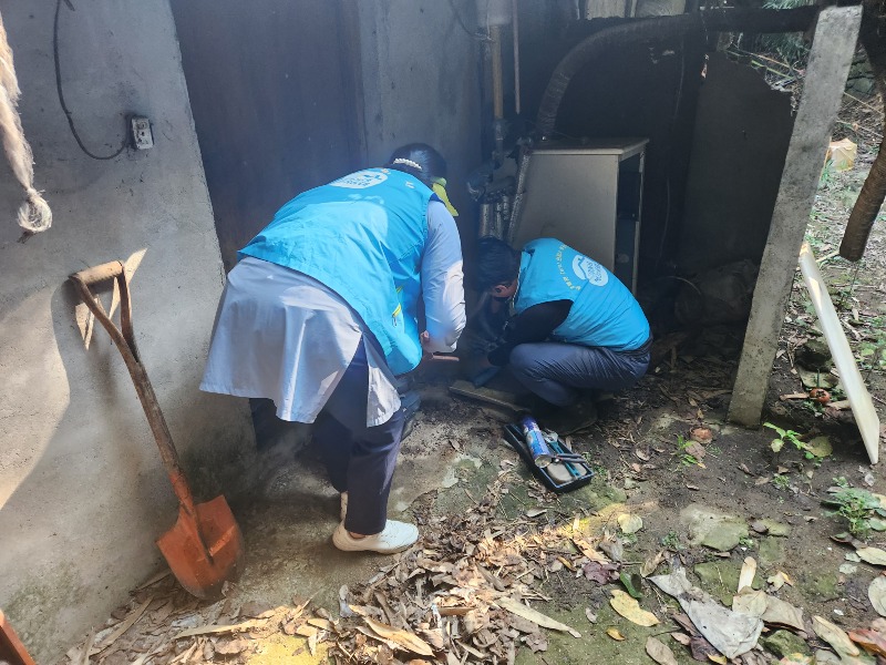 손불면 우리동네 복지기동대 저소득 어르신 주거환경 개선 봉사활동 실시.jpg