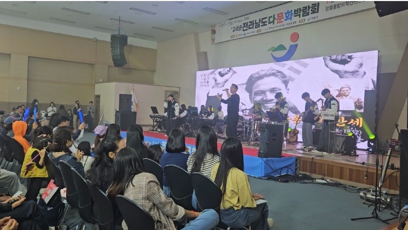 (사진2)이중언어페스티벌(공연2).JPG