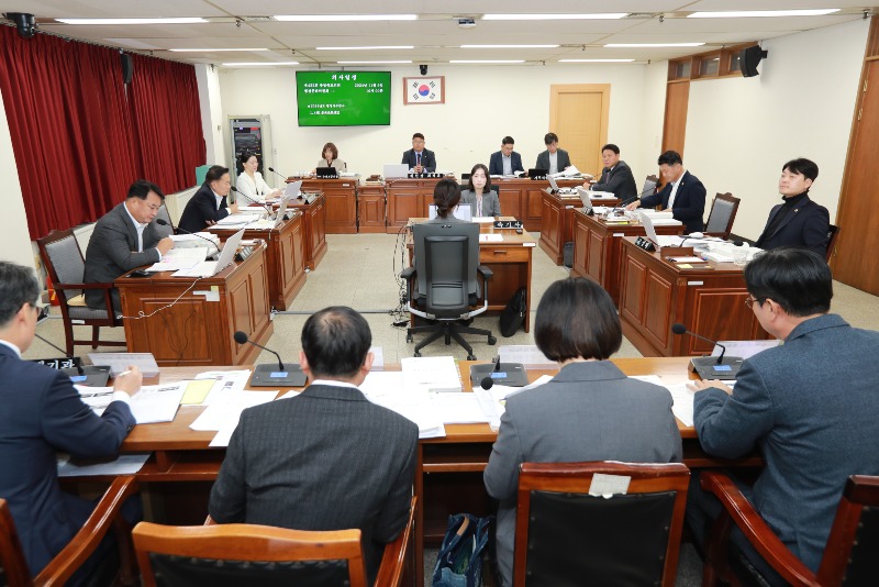 20241106- 제422회 정례회 행정문화위원회 행정사무감사(충북문화재단) (1) (1).JPG