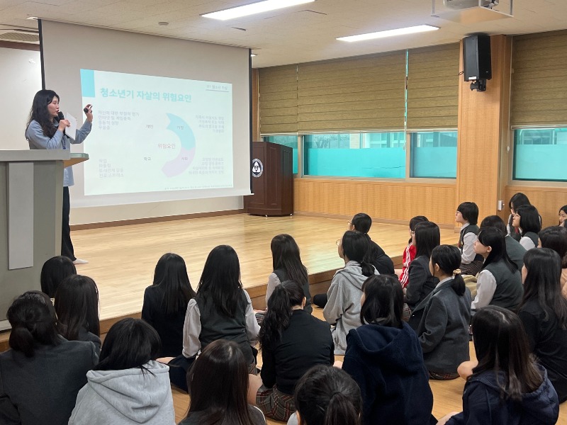 자살율 감소를 위한 자살예방교육 의무화 시행.jpg