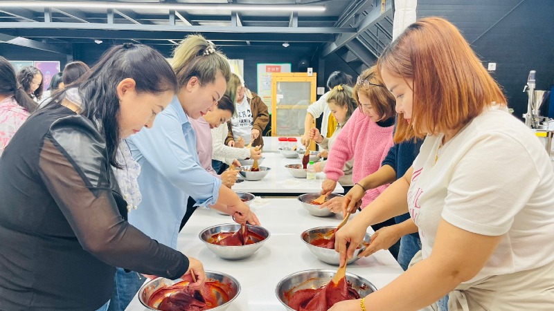 부안 변산면 지사협, ‘다문화가정과 함께한 행복한 나들이’ 사업 추진-고추장체험.jpg