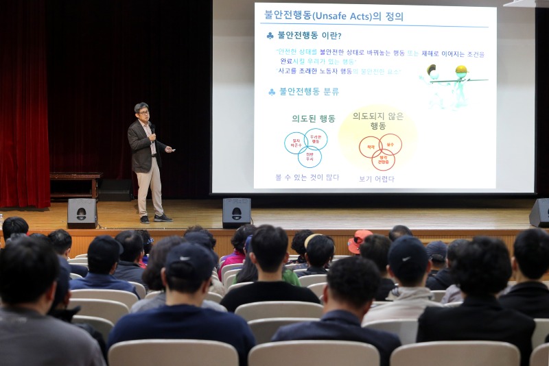 11.14 관리 감독자·현업 종사자 중대재해 역량강화교육(사진).jpg