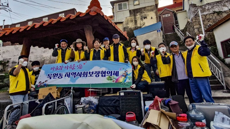 4.목원동 지역사회보장협의체, 홀로사는 어르신위해 사랑의 집청소_수정.jpg
