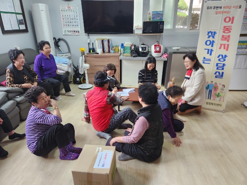 5-1.삼학동, 찾아가는 건강경로당 운영…웃음꽃 가득한 노후 보내세요.jpg