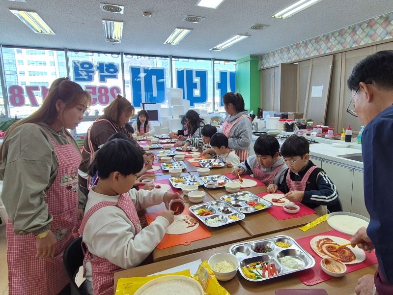 (사진1)_2024._다문화학생_직업체험_프로그램_현장_사진(1).jpg