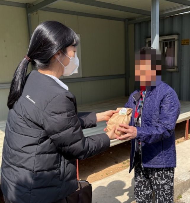 취약계층 대상 연잎밥과 음료 제공으로 나눔 실천
