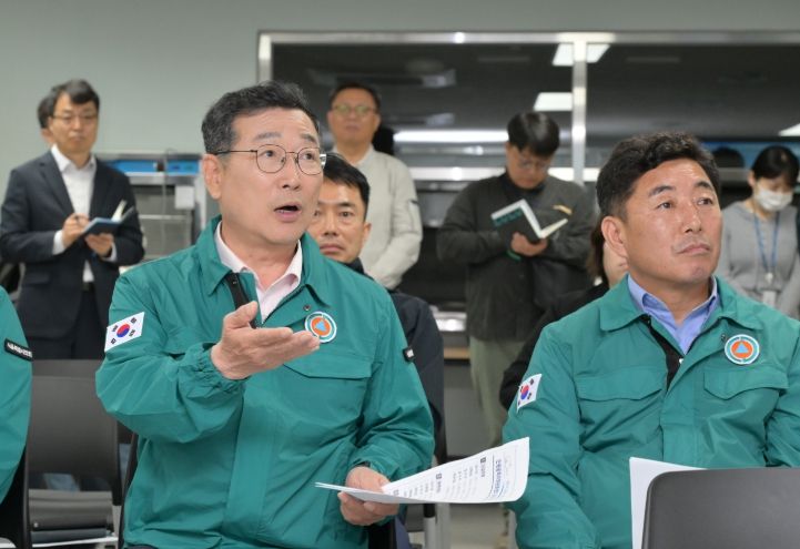 제330회 임시회 환경수자원위원회 '은평환경플랜트'방문에서 질의하는 유만희 의원
