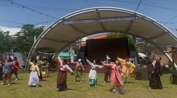 ‘조만간’ 프로젝트의 하나인 ‘장사의 법칙‘ 공연 모습.