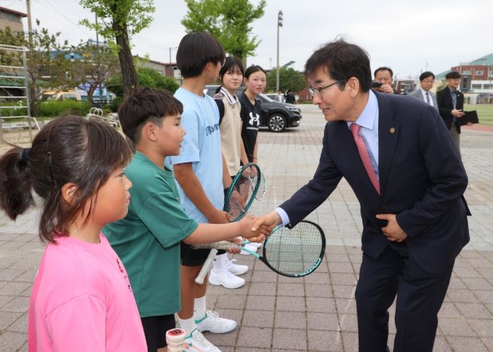 윤건영 충북교육감, 제54회 전국소년체전 참가 학생선수 격려