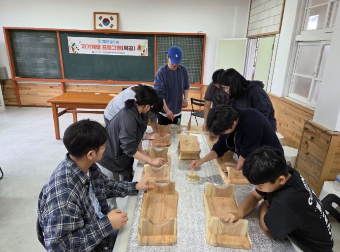 목공 교실 프로그램 참여