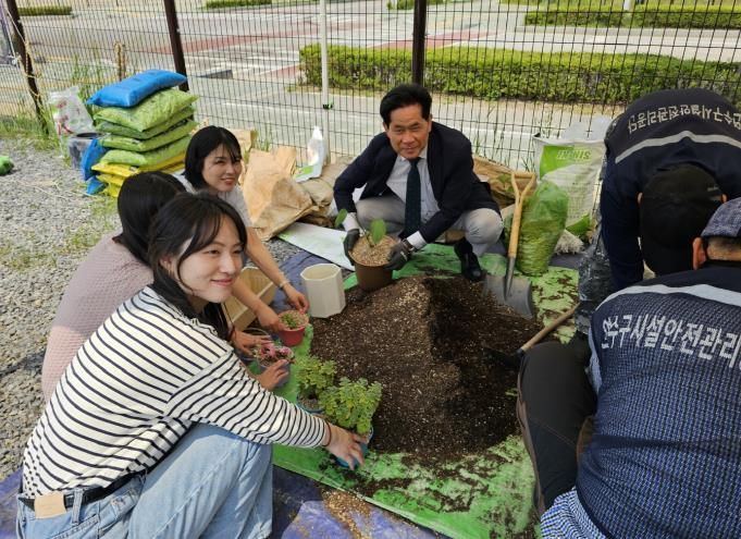 연수구시설안전관리공단,‘반려식물 돌봄사업’3차례 성공적 마감