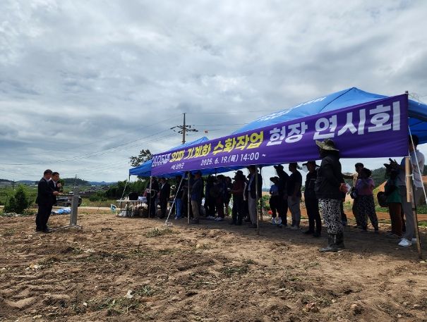 신안군, 양파 기계 수확 현장 연시..