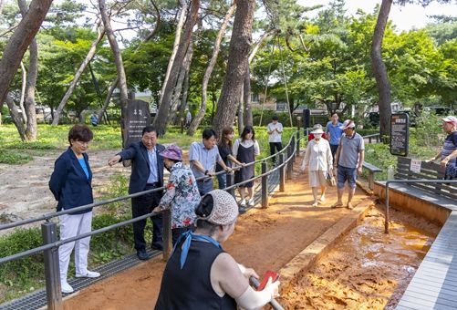강북구의회 이상수·최미경의원, 솔밭근린공원 맨발걷기 산책로 민원 현장 방문