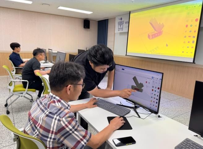 무안군 메이커스페이스에서 열린 교사 대상 3D프린터 장비 교육