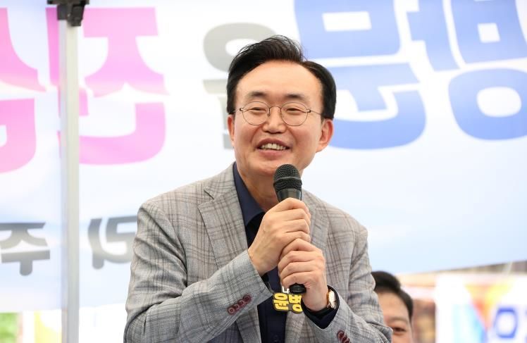 윤병태 시장이 농촌공간정비사업 공모 선정을 축하하며 인사말을 하고 있다.