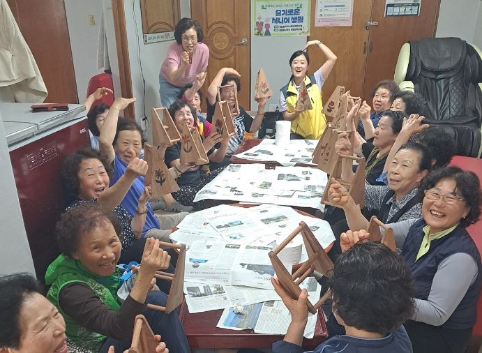 여수시 광림동 지역사회보장협의체는 지역 어르신들의 건강 증진과 활기찬 노후생활을 위해 ‘슬기로운 시니어 생활’ 건강프로그램을 마을 복지사업의 일환으로 2년째 운영하고 있다.