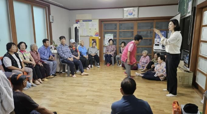 장애인보호작업장 맞춤형 안전교육 모습, 봉산면 봉림리 경로당 맞춤형 안전교육 모습