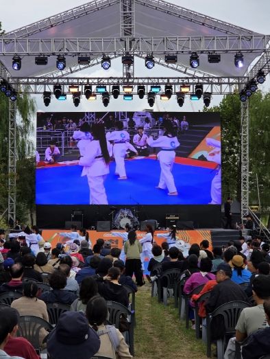외국인 유학생 동아리 ‘글로벌 친구들’의 태권도 공연