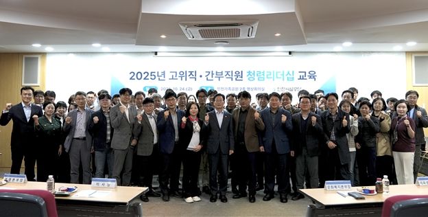 인천시설공단은 24일 인천가족공원에서 고위직 및 간부 직원을 대상으로 맞춤형 청렴교육을 진행했다.