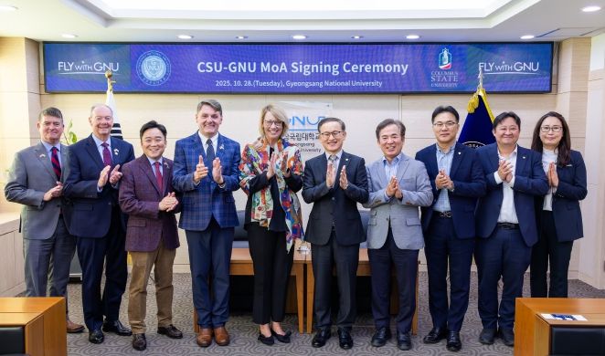 경상국립대학교(GNU)와 미국 콜럼버스주립대학교(CSU)는 10월 28일 오전 가좌캠퍼스 대학본부 접견실에서 학술·학생 교류에 관한 협정을 체결했다.
