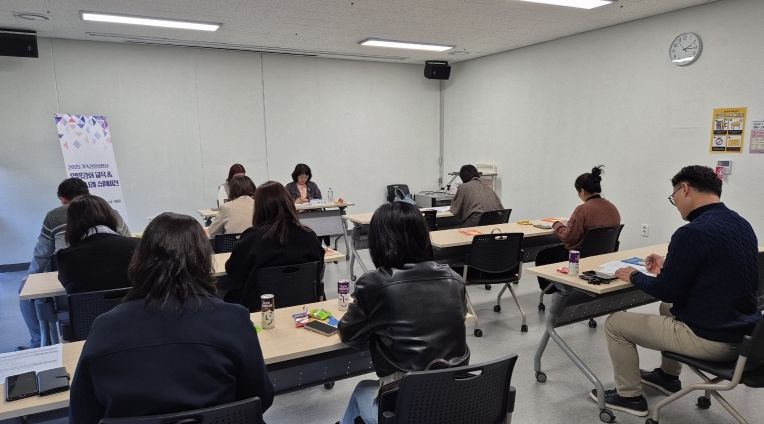 밀양시가족센터가 29일 상상어울림센터에서 하반기 공개상담사례 발표회 및 수퍼비전·역량강화 교육을 진행했다.