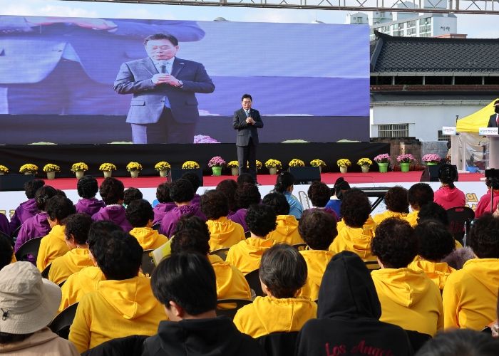 지난 1, 2일 무안읍 뻘낙지거리 일원에서 펼쳐진 무안갯벌낙지축제