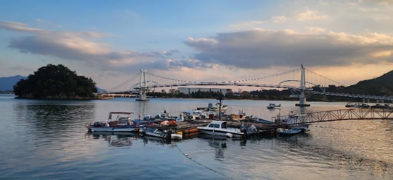 광양시, 이번 주말 망덕포구와 배알도에서 K-문화의 향연 - 관광과(망덕포구에서 바라본 배알도와 별헤는다리)