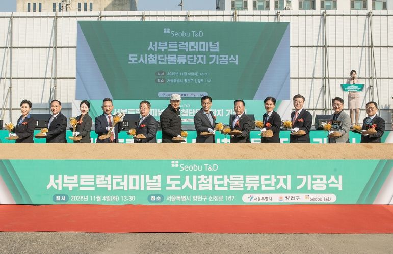 기공식 시삽 모습(이기재 양천구청장(오른쪽), 오세훈 서울시장(왼쪽))