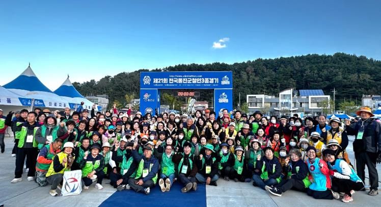 종합자원봉사센터 후포요트경기장과 해안도로 일원에서 열린‘제21회 전국 울진 트라이애슬론 대회’에서 130여 명의 자원봉사자들이 참여했