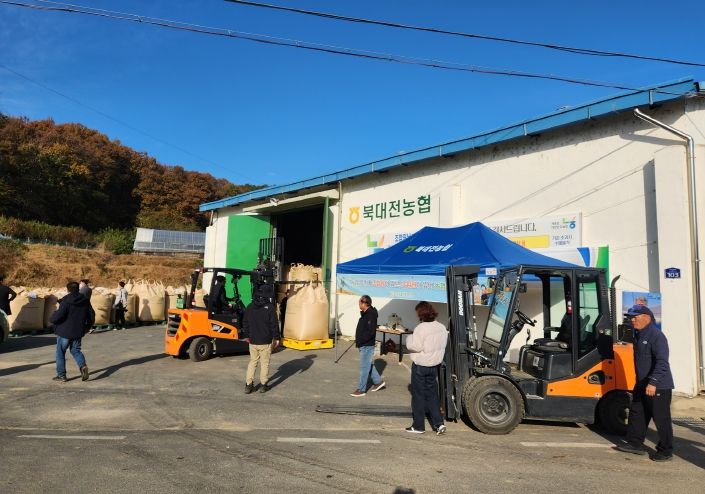 지난 11일 대동창고에서 진행된 ‘2025년산(産) 공공비축미곡 매입
