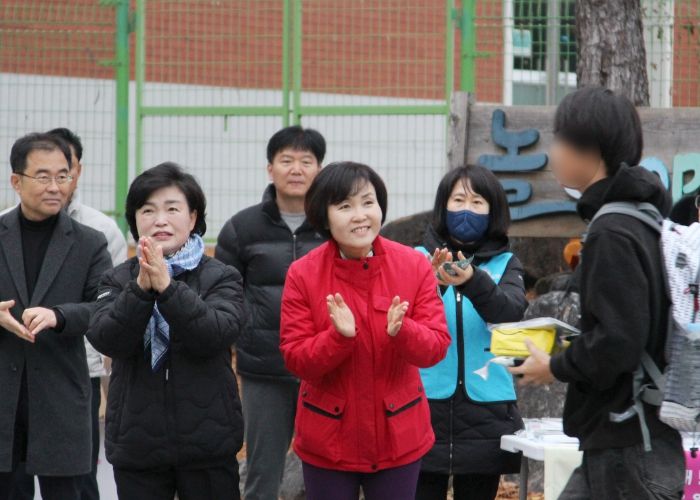 연천군의회, 수능 수험생 격려…“그동안의 노력, 값진 결실로 이어지길”