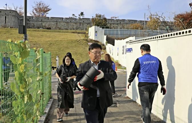 삼성전자서비스(주), 수원시 팔달구 어려운 이웃에 연탄 후원하며 온정 나눠