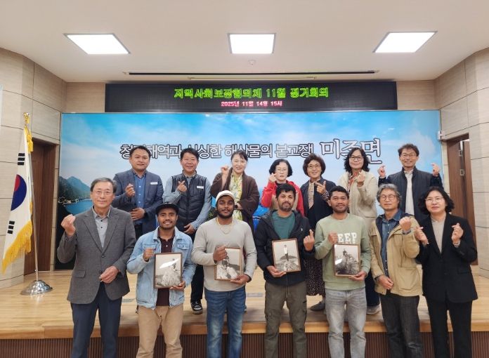 노순택 작가, 외국인 근로자 촬영한 사진 및 앨범 선물