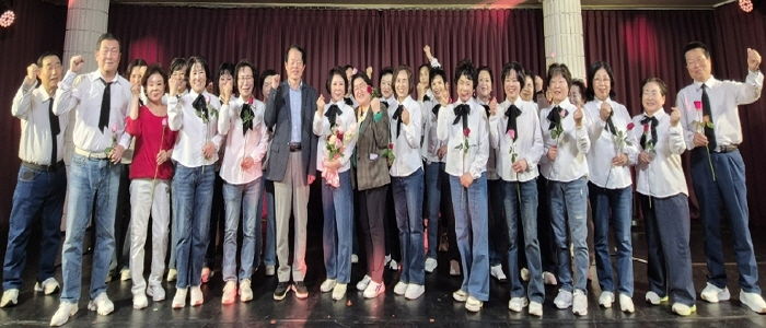 수원시 영통구 광교2동 라온시니어 합창단, 주민 환호 속에 정기연주회 성료