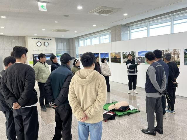 도라전망대 로비에서 직원들을 대상으로 심폐소생술 및 응급처치 교육진행