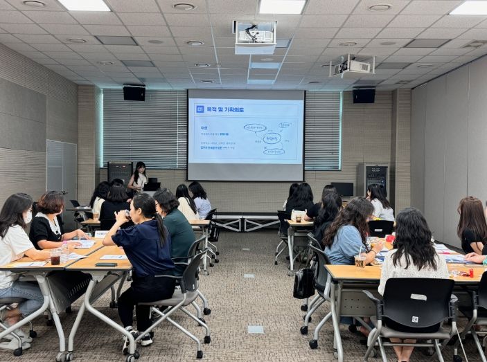 지역센터를 대상으로 ‘저비용 고효율 맞춤형 취학아동 위생교육’ 운영사례 멘토링 모습