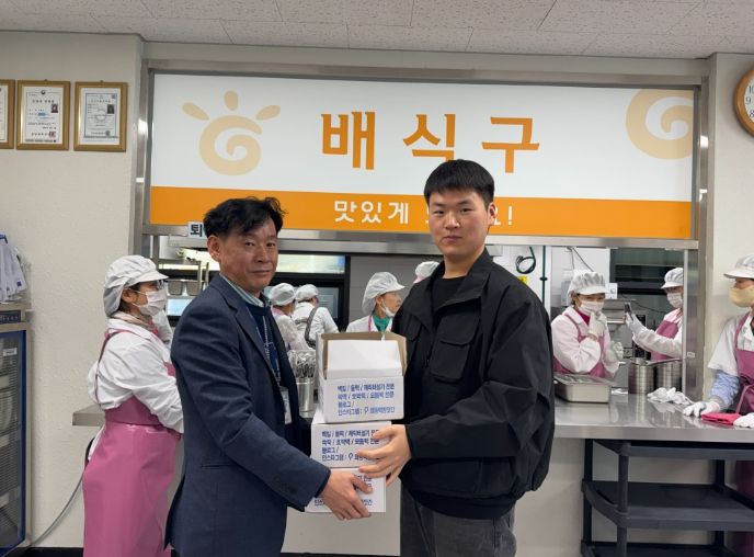 배우 겸 가수 주민우,구산사회복지관에 전역 기념 사랑 나눔