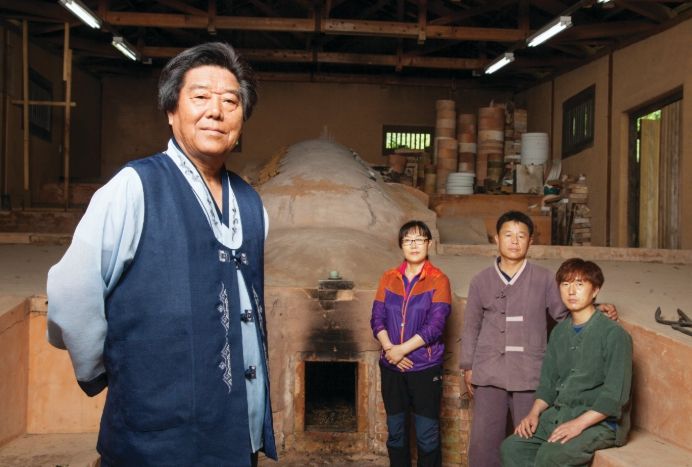 전라남도 무형문화유산 청자장 이용희 선생.