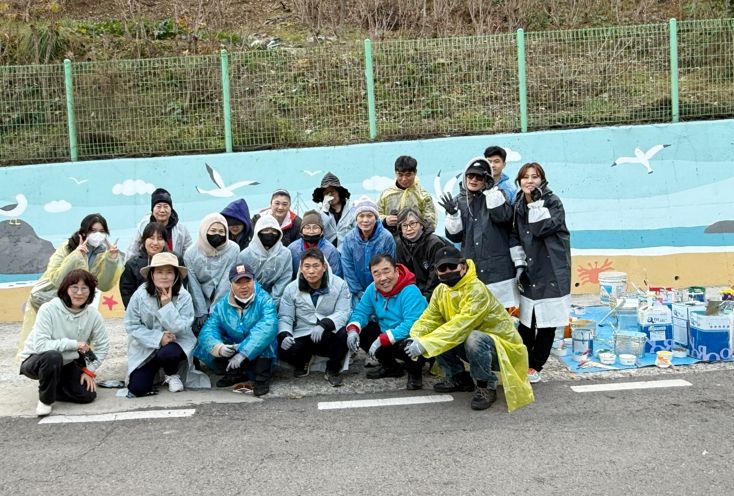 (재)옹진복지재단, 한국방송대 인천지역대학과 함께 장봉혜림요양원 환경 정비· 소이작도 도로 경관 개선 봉사활동 실시