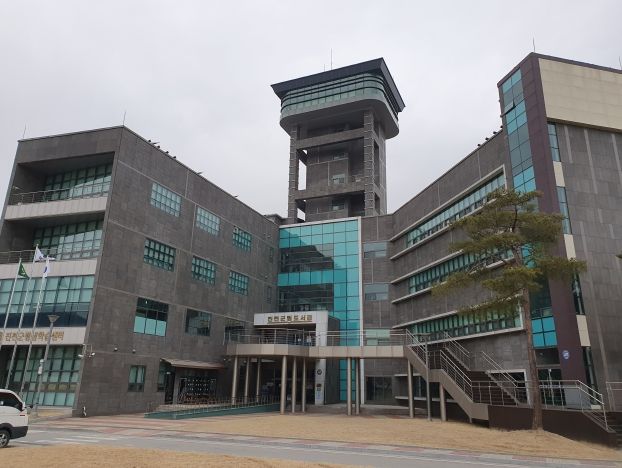 군립도서관 전경