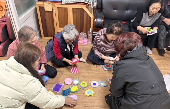 단양군가족센터, 결혼이주여성 역량강화 프로그램 ‘미디어로 배우는 뜨개교실’ 성료