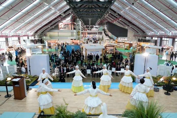 기념식 지역 예술인 공연