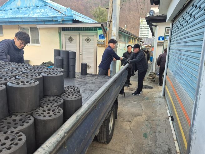 태백시 황연동 태서자율방범대, 사랑의 연탄 나눔 봉사