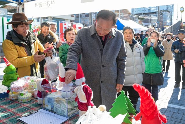 문경시, 희망2026나눔캠페인 현장 모금 행사 열어
