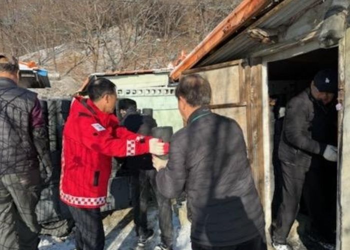 포천시 이동면 지역사회보장협의체·행복마을관리소, 취약계층에 연탄 전달