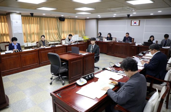 수원특례시의회 환경안전위원회, 조례안 등 안건심사