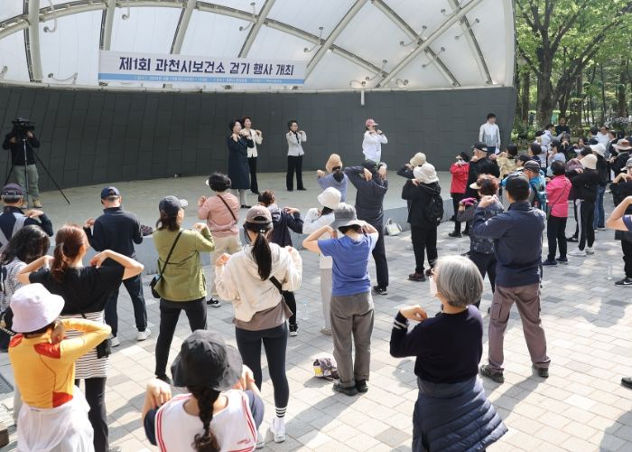 2024년 4월 열린 과천시 건강한마당 행사에 참여한 시민들 모습