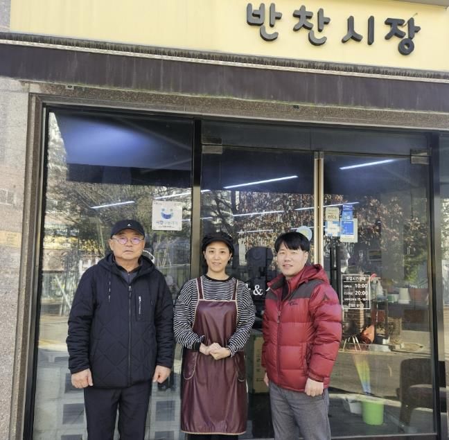 수원시 장안구 정자1동, 반찬가게‘반찬시장’사랑나눔가게 현판 전달