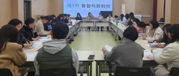 나주시가 지난 11일 보건소 대강당에서 제1차 의료·요양·돌봄 통합지원회의를 개최했다.